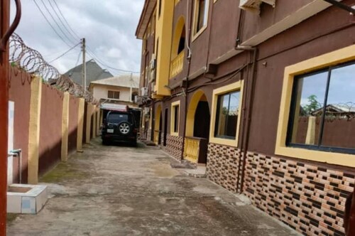 Fairways Apartments: 2 bedroom apartment 10 mins from Winners Chapel Ota