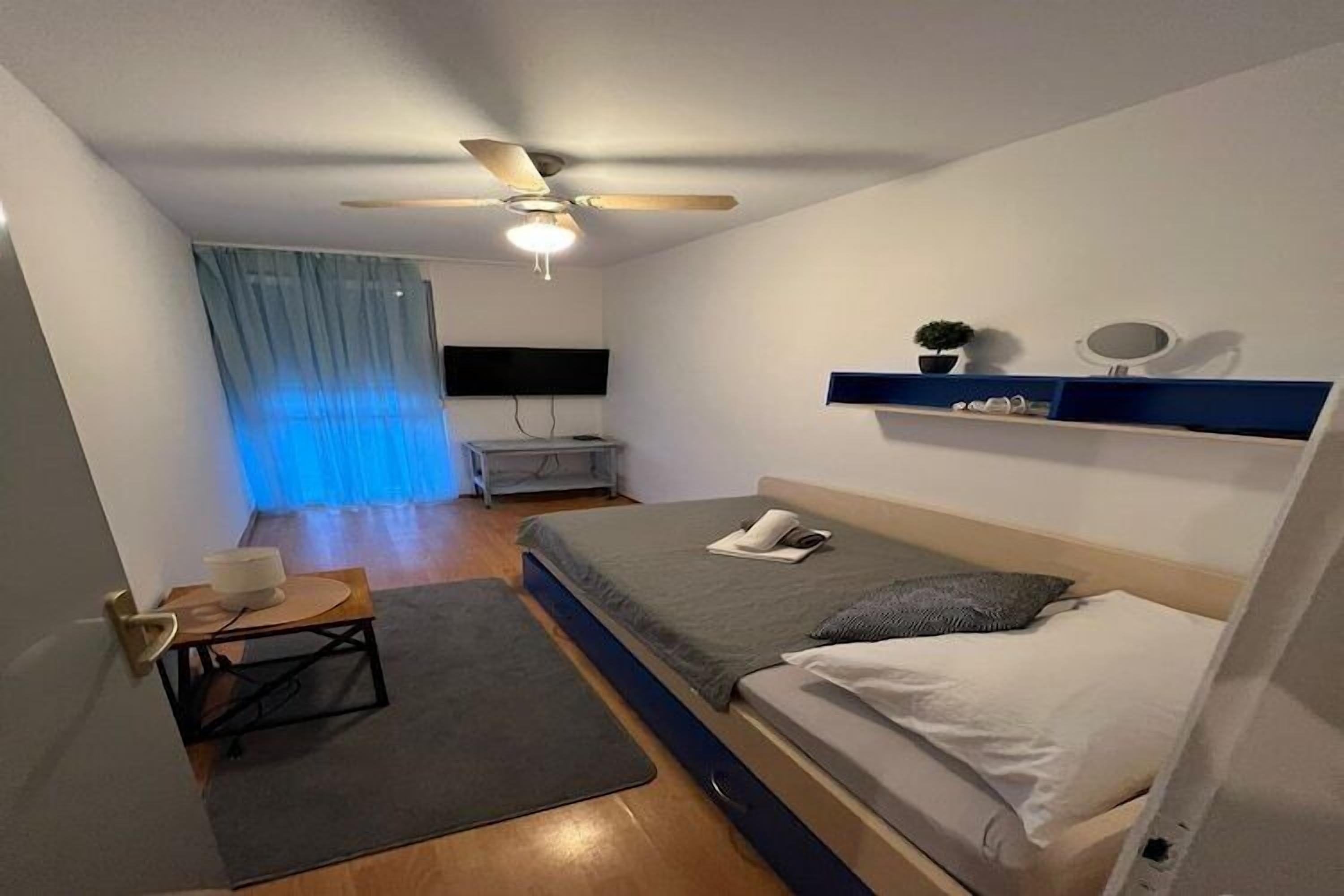 3 bedrooms, iron/ironing board, WiFi (free)