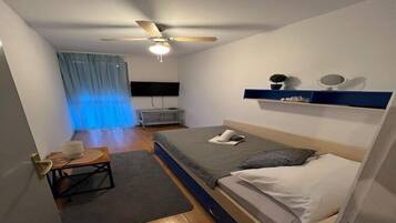 3 bedrooms, iron/ironing board, WiFi (free)