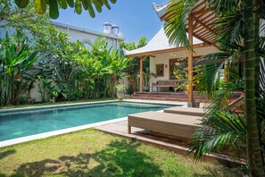 Outdoor pool - Yans Family Villa Canggu by Betterplace (Canggu)