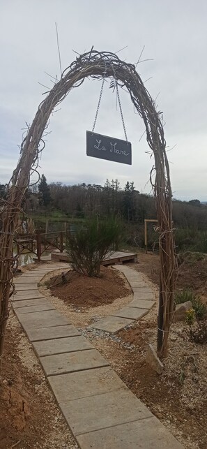 Property grounds - Country estate with fallow deer (Busque)