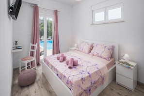 3 bedrooms, iron/ironing board, free WiFi