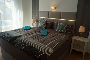 4 bedrooms, in-room safe, WiFi, bed sheets