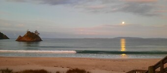 Holiday Retreat - Sea Views - Pure R & R!