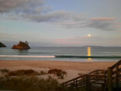 Holiday Retreat - Sea Views - Pure R & R!