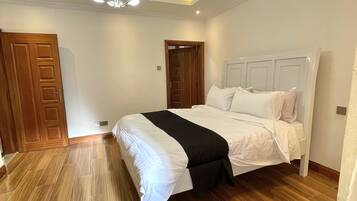 5 habitaciones, tabla de planchar con plancha y wifi gratis