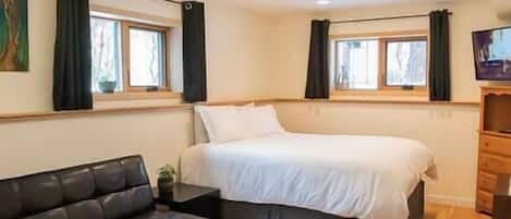 1 bedroom, iron/ironing board, free WiFi, bed sheets