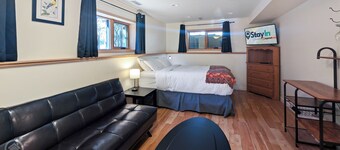 The Burrow - cozy 1 bedroom studio