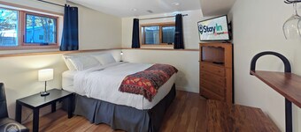 The Burrow - cozy 1 bedroom studio