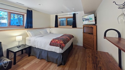 The Burrow - cozy 1 bedroom studio