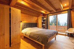 3 chambres, fer et planche à repasser, Wi-Fi, draps fournis