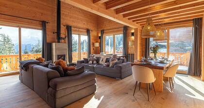 Beautiful modern chalet, exceptional mountain and pine views