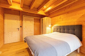 3 多间卧室、熨斗/熨衣板、WiFi、床单