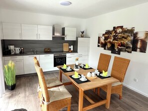 Dining - Vacation apartment "Calypso" Papenburg 2 bedrooms Free Wifi (Papenburg)
