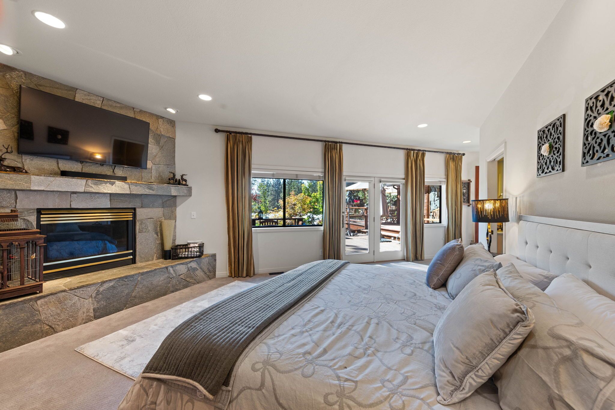 4 bedrooms, free WiFi, bed sheets