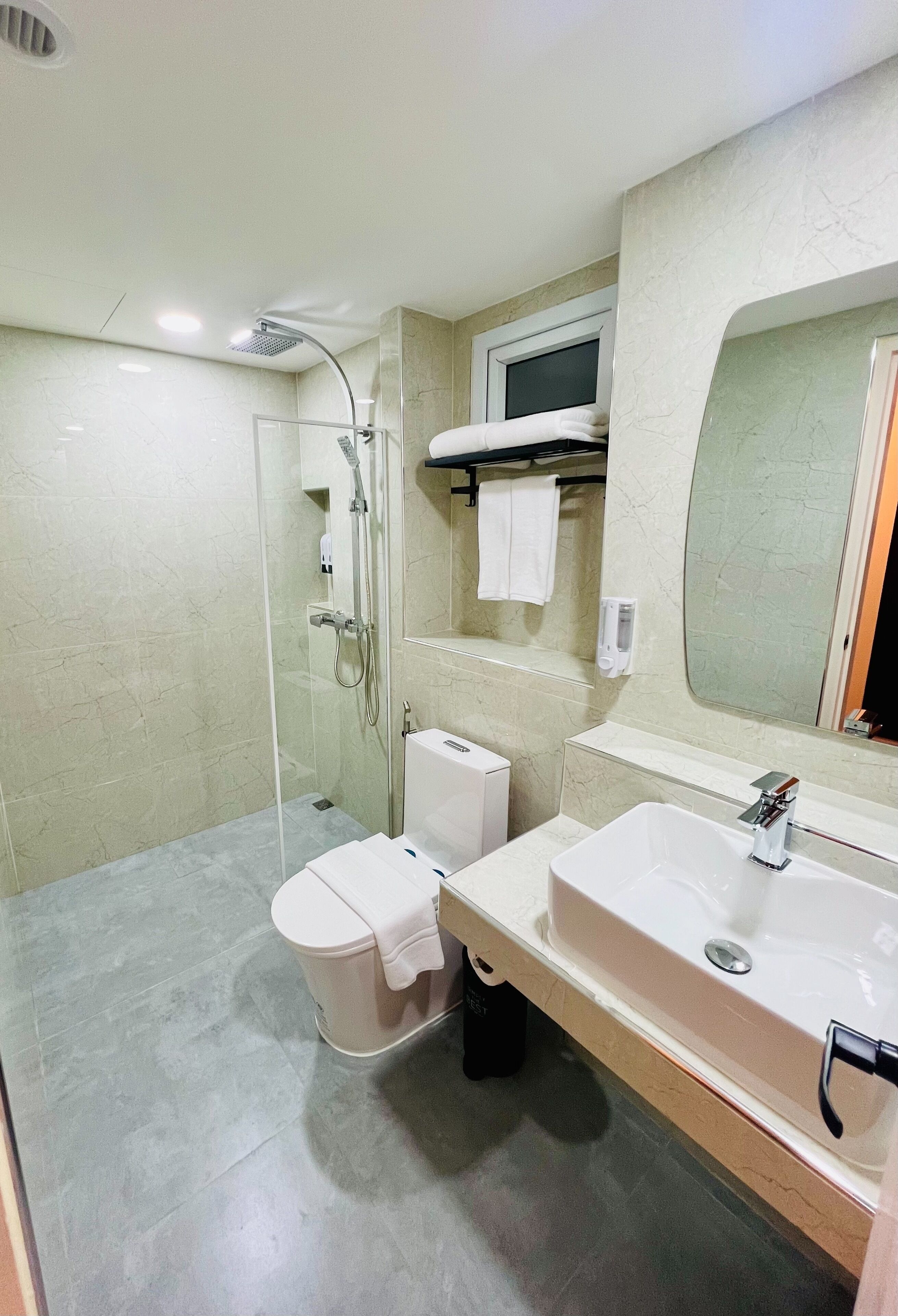 Photo - Emiri Hotel - Nana Bangkok