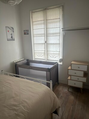 3 Schlafzimmer, Reisekinderbett, WLAN, Bettwäsche