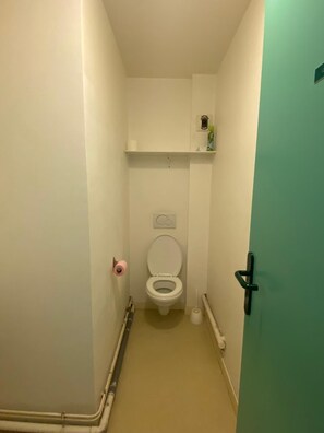Suihku, pyyhkeet, vessapaperi