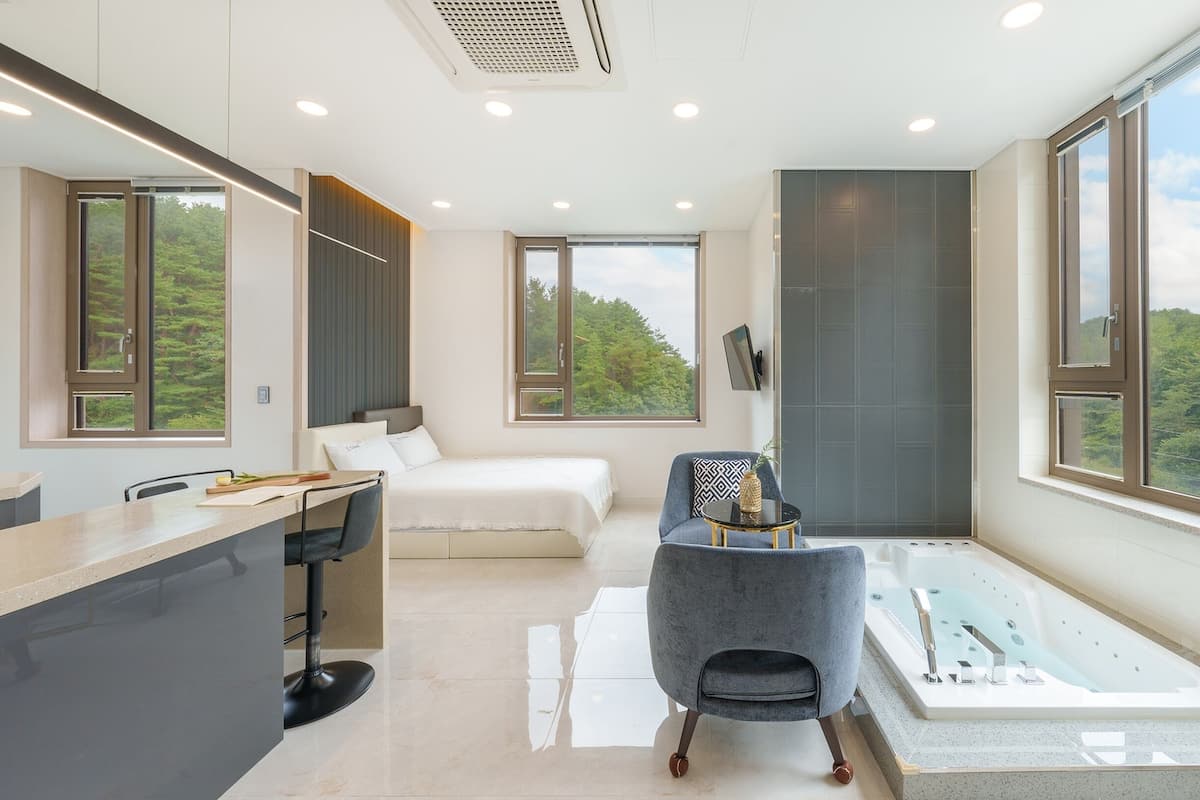 Basic Room, 1 Bedroom (Room 401) | 1 bilik tidur, Wi-fi percuma 