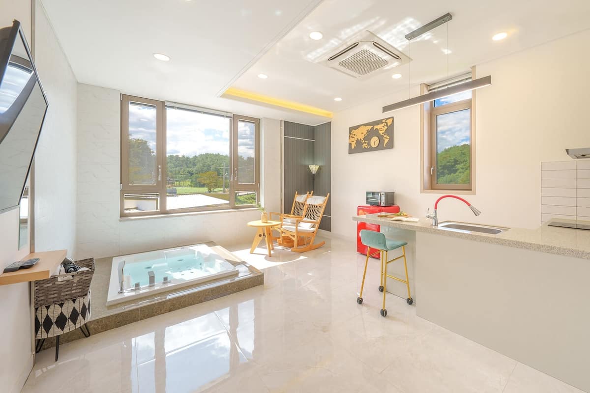 Basic Room, 1 Bedroom (Room 203) | 1 bilik tidur, Wi-fi percuma 