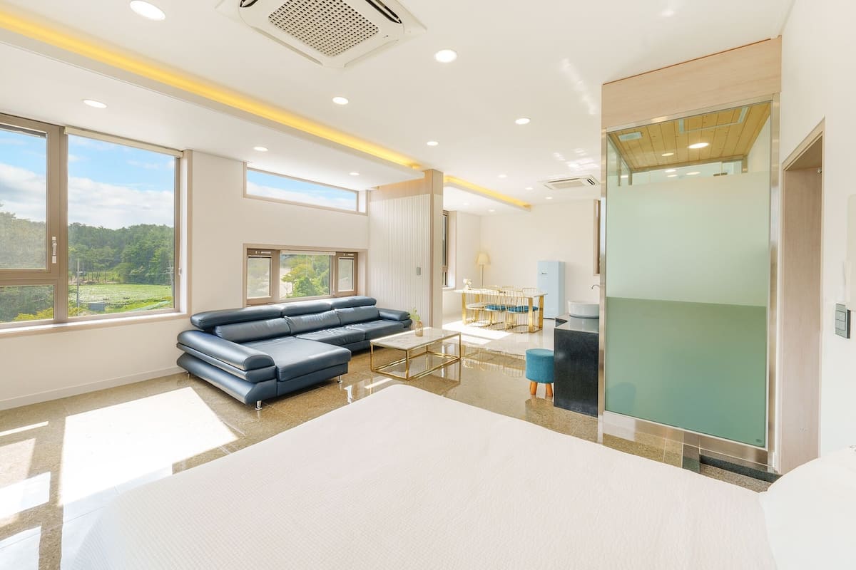 Basic Room, 1 Bedroom (Room 402) | 1 bedroom, free WiFi