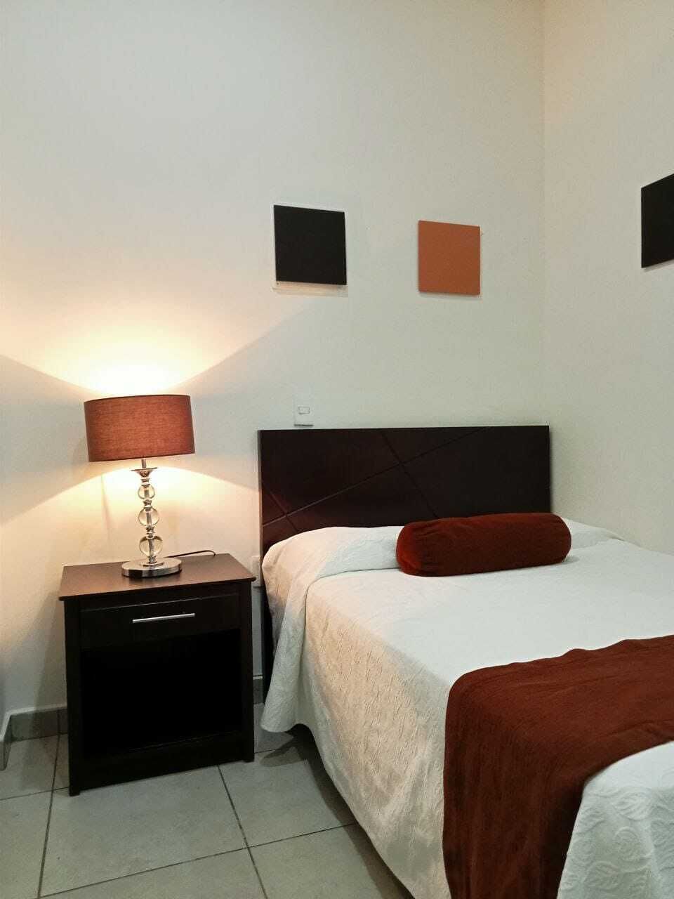 Traditional Room, Mixed Dorm, Non Smoking, Private Bathroom | Desk, laptop workspace, WiFi (free), bed sheets