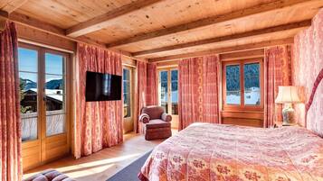 Apartment | 2 bedrooms, iron/ironing board, bed sheets