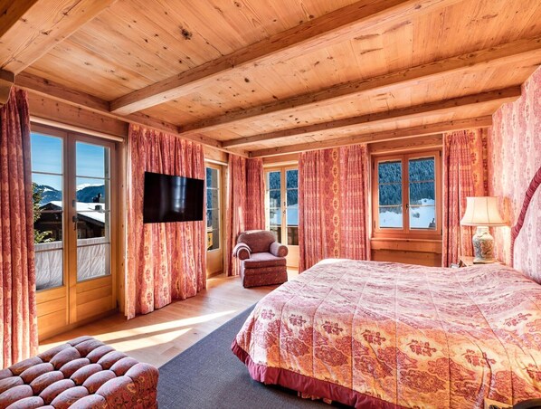 Apartment | 2 bedrooms, iron/ironing board, bed sheets