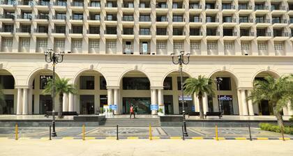 Dahlias : A perfect studio with every facility