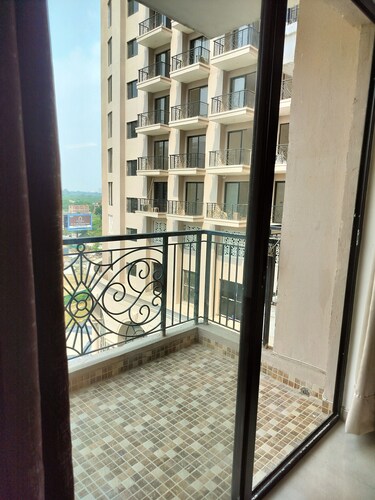 Dahlias : A perfect studio with every facility