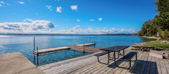 Blue Moon Waterfront Cottage w/ Hot Tub