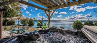 Waterfront Cottage - Incredible View and Hot Tub
