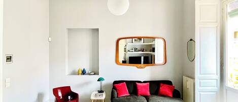 Smart TV, books, stereo