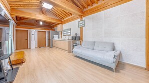 Basic Room, 1 Bedroom (2Dong Gowibong) | 1 bedroom, free WiFi - Gyeongju Adamwon Hanok Dokchae Pension (Gyeongju)