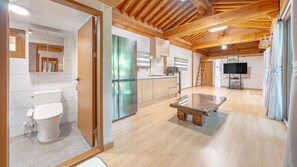 Basic Room, 2 Bedrooms (1Dong Geumobong) | 1 bedroom, free WiFi - Gyeongju Adamwon Hanok Dokchae Pension (Gyeongju)