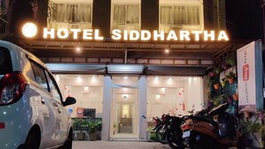 A hotel with a sign reading "HOTEL SIDDHARTHA" at night. - Hotel Siddhartha (Ujjain)