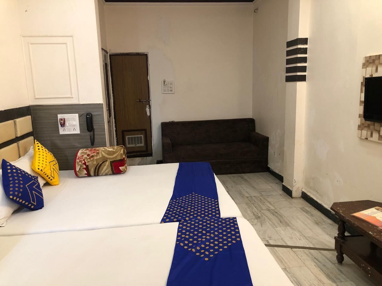 Laptop workspace, free WiFi, bed sheets