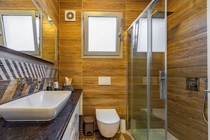 Appartamento, 1 camera da letto, balcone, vista città | Bagno