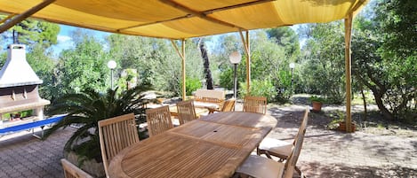 Family House, Multiple Bedrooms, Sea Facing (Villino Saline) | Outdoor dining