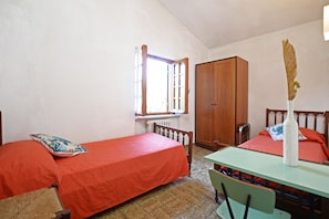 Family House, Multiple Bedrooms, Sea Facing (Villino Saline) | 4 bedrooms, iron/ironing board, free WiFi, bed sheets - Villino Saline (Orbetello)
