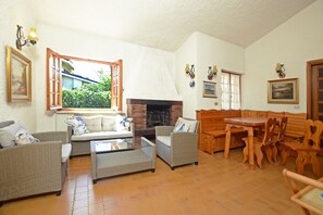 Maison familiale, plusieurs chambres, face à la mer (Villino Saline) | Intérieur