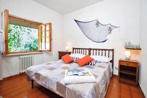 Family House, Multiple Bedrooms, Sea Facing (Villino Saline) | 4 bedrooms, iron/ironing board, free WiFi, bed sheets - Villino Saline (Orbetello)