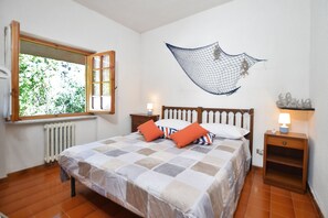 Family House, Multiple Bedrooms, Sea Facing (Villino Saline) | 4 bedrooms, iron/ironing board, free WiFi, bed sheets - Villino Saline (Orbetello)