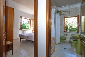 4 chambres, fer et planche à repasser, Wi-Fi gratuit, draps fournis