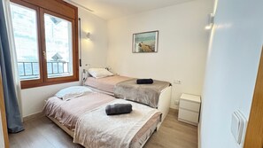 3 Schlafzimmer, Schreibtisch, Reisekinderbett, WLAN