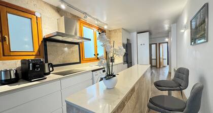 Superb 3 bedroom apartment with WiFi in Andorra la Vella, ski, Caldea