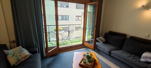 Smart TV, stereo, computer monitors - Superb 3 bedroom apartment with WiFi in Andorra la Vella, ski, Caldea (Andorra la Vella)