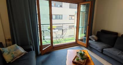 Superb 3-bedroom apartment with WiFi in Andorra la Vella, ski, Caldea