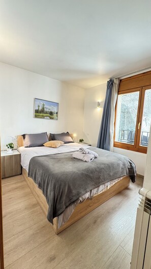 3 Schlafzimmer, Schreibtisch, Reisekinderbett, WLAN