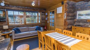 Fernseher, Kamin, DVD-Player